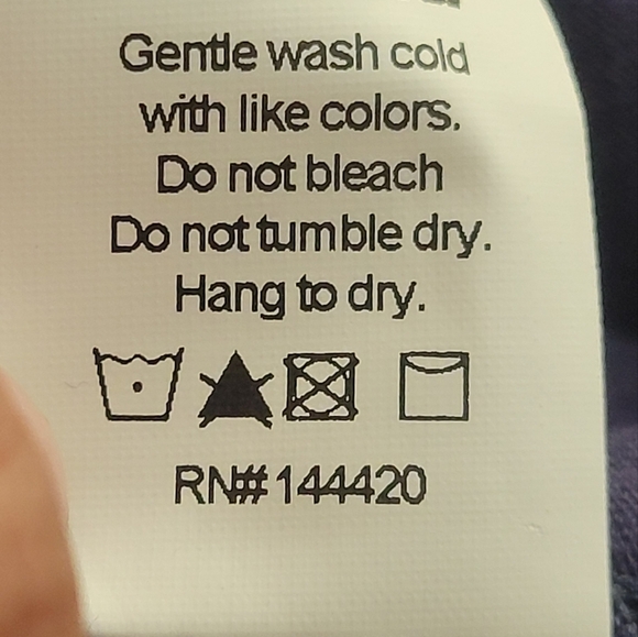 APL The Perfect Holiday Tee Size Large NWT - Picture 10 of 10